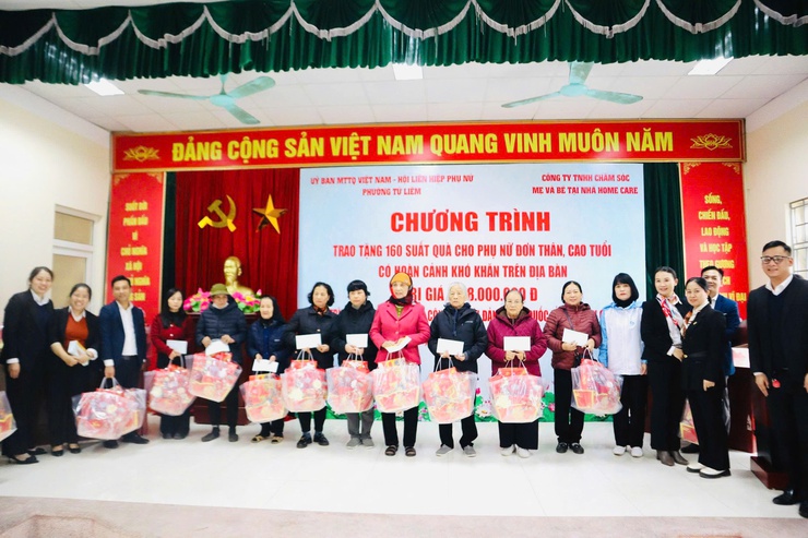 Hội LHPN phường phối hợp cùng Công ty TNHH Homecare tặng quà cho phụ nữ cao tuổi, cô đơn, có hoàn cảnh khó khăn trên địa bàn phường
	
- Ảnh 4.