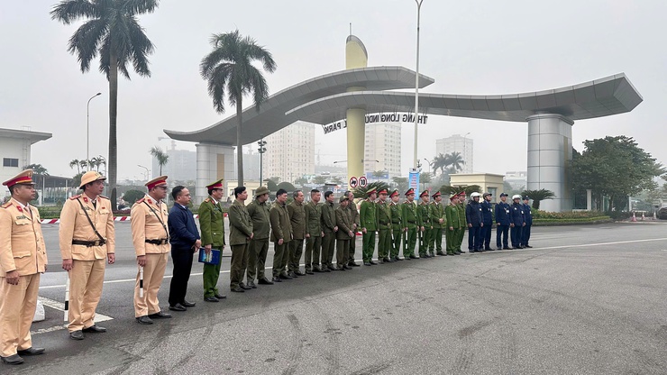 Công an xã Thiên Lộc tổ chức Tuần lễ an toàn giao thông tại địa bàn KCN Thăng Long- Ảnh 2.