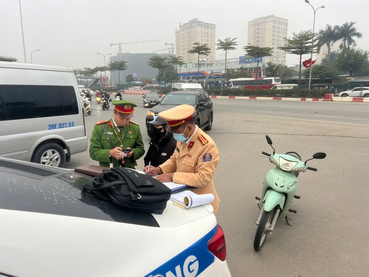 Công an xã Thiên Lộc tổ chức Tuần lễ an toàn giao thông tại địa bàn KCN Thăng Long- Ảnh 4.