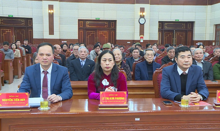 Xã Phúc Thọ trao tặng Huy hiệu Đảng đợt 03/2/2026- Ảnh 4.