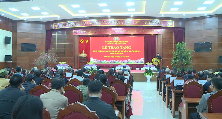 Xã Phúc Thọ trao tặng Huy hiệu Đảng đợt 03/2/2026- Ảnh 11.