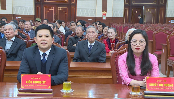 Xã Phúc Thọ trao tặng Huy hiệu Đảng đợt 03/2/2026- Ảnh 2.