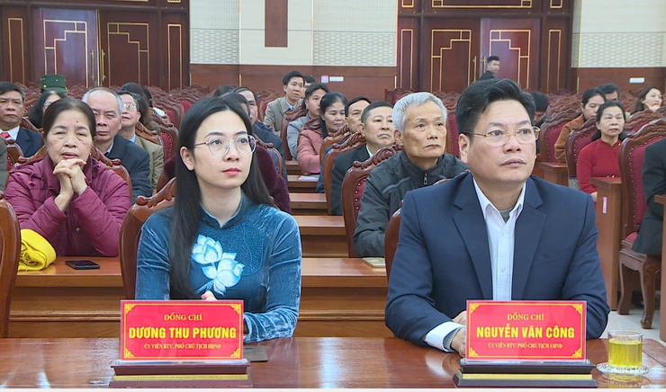 Xã Phúc Thọ trao tặng Huy hiệu Đảng đợt 03/2/2026- Ảnh 3.