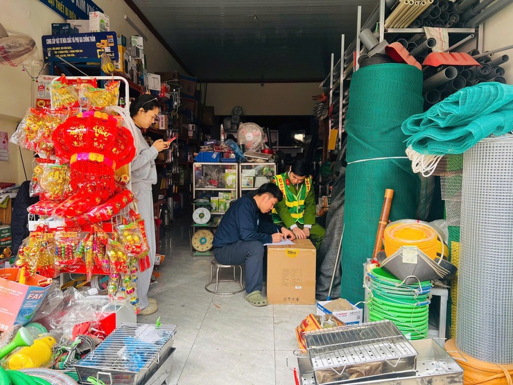 Công an xã Vật Lại đã triển khai cao điểm tuyên truyền, tổ chức ký cam kết chấp hành nghiêm các quy định về trật tự an toàn giao thông dịp tết Bính Ngọ 2026- Ảnh 2.