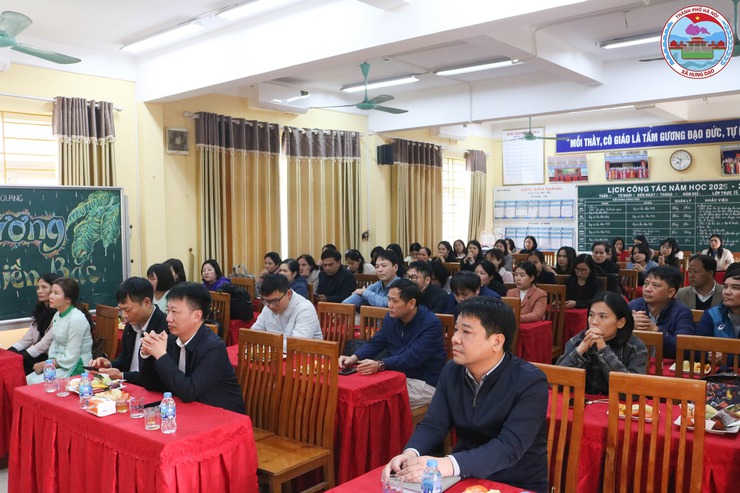 Hội nghị công bố Quyết định về công tác cán bộ đối với Trường THCS Đồng Quang- Ảnh 1.