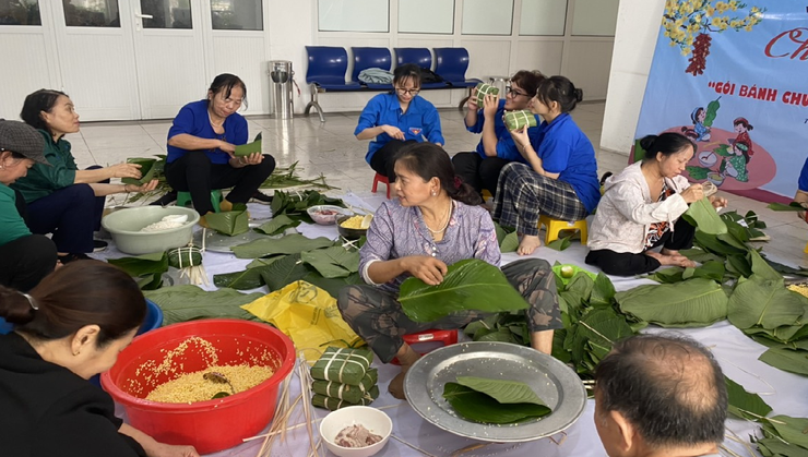 Hội Phụ nữ phường Long Biên chăm lo đời sống phụ nữ và trẻ em dịp Tết- Ảnh 3.