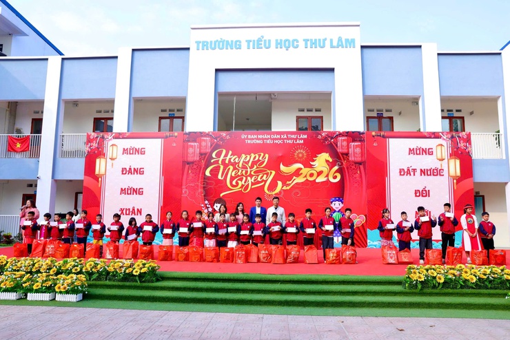 TRƯỜNG TIỂU HỌC THƯ LÂM TỔ CHỨC HỘI CHỢ XUÂN VỚI CHỦ ĐỀ “ XUÂN TÌNH NGUYỆN- TẾT SẺ CHIA”
- Ảnh 19.