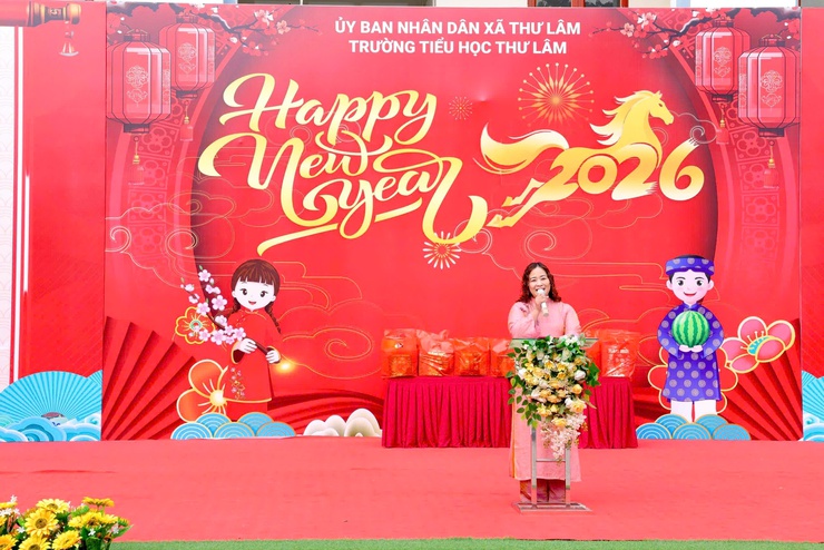 TRƯỜNG TIỂU HỌC THƯ LÂM TỔ CHỨC HỘI CHỢ XUÂN VỚI CHỦ ĐỀ “ XUÂN TÌNH NGUYỆN- TẾT SẺ CHIA”
- Ảnh 1.