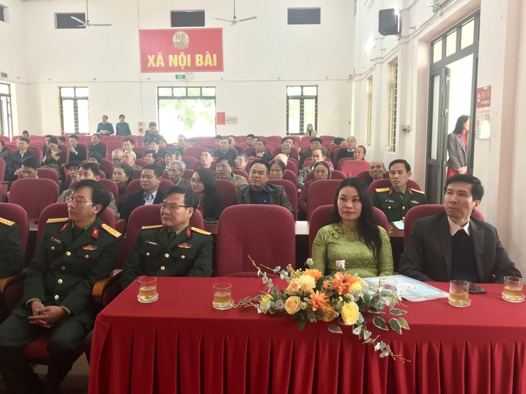 Bàn giao nhiệm vụ chỉ huy trưởng - Ban chỉ huy quân sự xã Nội Bài- Ảnh 2.