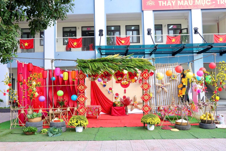 TRƯỜNG TIỂU HỌC THƯ LÂM TỔ CHỨC HỘI CHỢ XUÂN VỚI CHỦ ĐỀ “ XUÂN TÌNH NGUYỆN- TẾT SẺ CHIA”
- Ảnh 15.