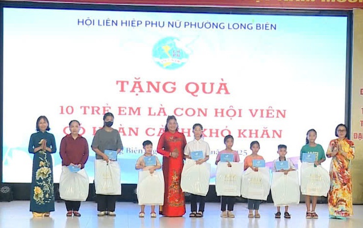 Hội Phụ nữ phường Long Biên chăm lo đời sống phụ nữ và trẻ em dịp Tết- Ảnh 1.