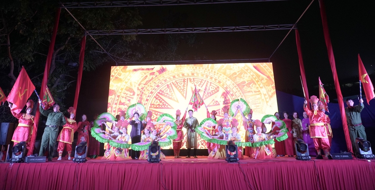 Hoạt động văn hóa, văn nghệ quần chúng - điểm tự bền vững của đời sống tinh thần ở cơ sở- Ảnh 8.