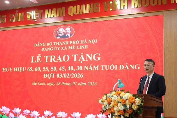 Xã Mê Linh trao tặng Huy hiệu Đảng đợt 03/02/2026- Ảnh 7.
