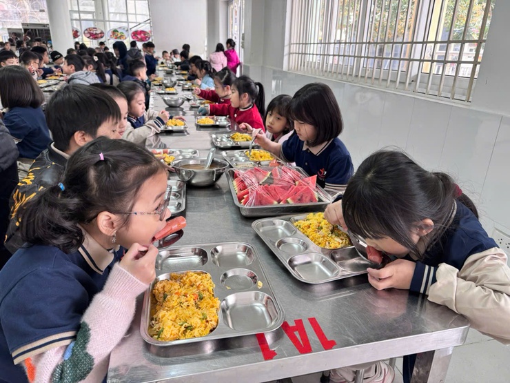 Phường Bồ Đề tăng cường đảm bảo công tác an toàn thực phẩm trong trường học- Ảnh 1.