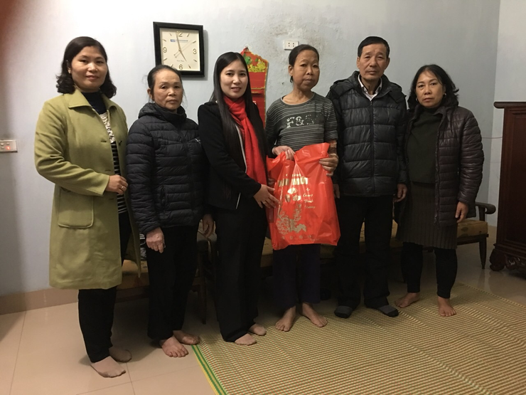 Hội Phụ nữ phường Long Biên chăm lo đời sống phụ nữ và trẻ em dịp Tết- Ảnh 2.