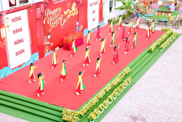 TRƯỜNG TIỂU HỌC THƯ LÂM TỔ CHỨC HỘI CHỢ XUÂN VỚI CHỦ ĐỀ “ XUÂN TÌNH NGUYỆN- TẾT SẺ CHIA”
- Ảnh 6.