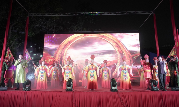 Hoạt động văn hóa, văn nghệ quần chúng - điểm tự bền vững của đời sống tinh thần ở cơ sở- Ảnh 7.