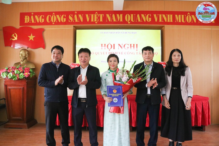 Hội nghị công bố Quyết định về công tác cán bộ đối với Trường THCS Đồng Quang- Ảnh 4.