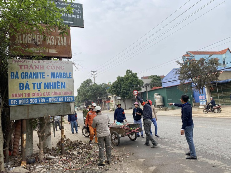 Xã Trung Giã ra quân xử lý giải toả vi phạm trật tự an toàn giao thông, lấn chiếm lòng đường, vỉa hè- Ảnh 3.