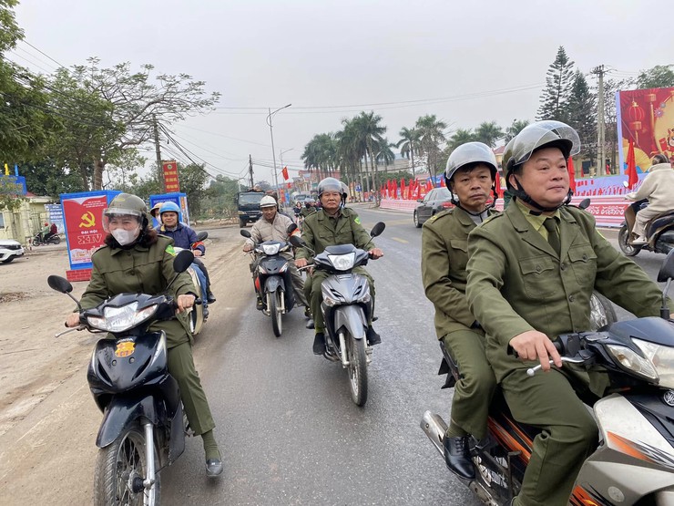 Xã Trung Giã ra quân xử lý giải toả vi phạm trật tự an toàn giao thông, lấn chiếm lòng đường, vỉa hè- Ảnh 5.