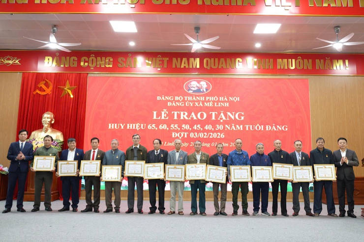Xã Mê Linh trao tặng Huy hiệu Đảng đợt 03/02/2026- Ảnh 5.