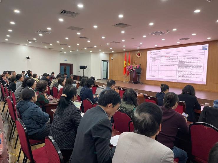 PHƯỜNG CẦU GIẤY TỔ CHỨC HỘI NGHỊ TẬP HUẤN TRIỂN KHAI 04 THỦ TỤC HÀNH CHÍNH CỦA ĐẢNG TRÊN MÔI TRƯỜNG ĐIỆN TỬ- Ảnh 2.