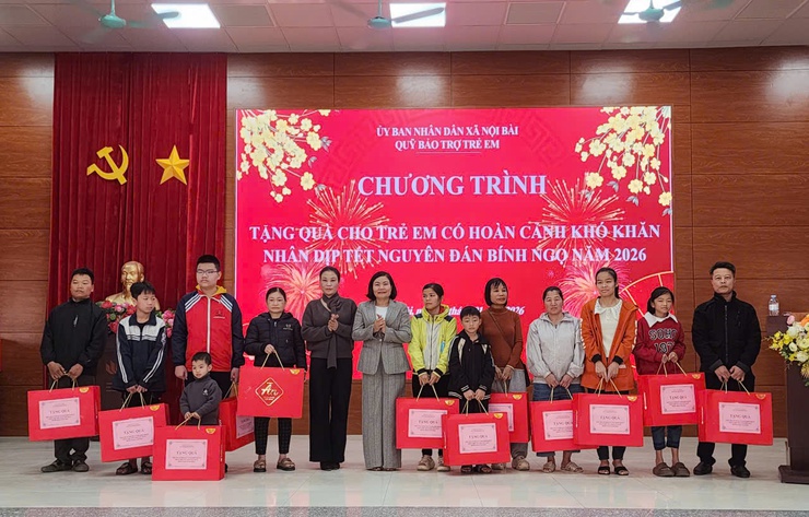 Xã Nội Bài trao 50 suất quà Tết ý nghĩa cho trẻ em có hoàn cảnh khó khăn nhân dịp xuân Bính Ngọ 2026- Ảnh 12.