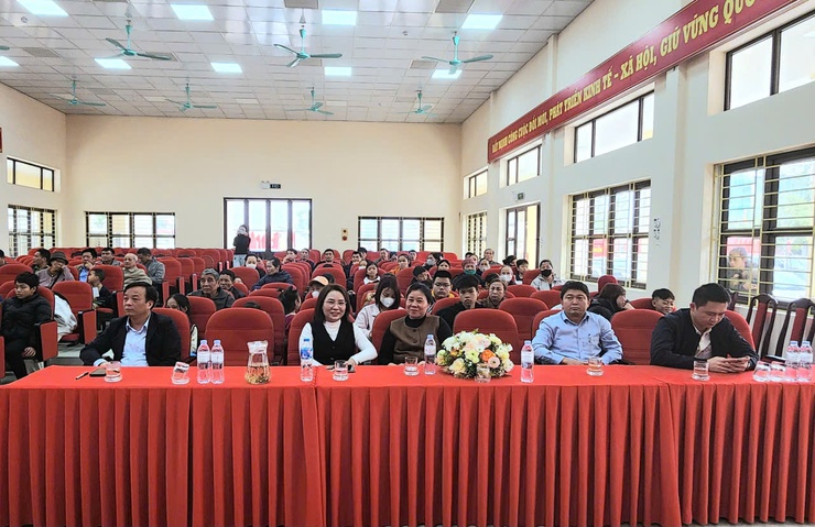 Xã Nội Bài trao 50 suất quà Tết ý nghĩa cho trẻ em có hoàn cảnh khó khăn nhân dịp xuân Bính Ngọ 2026- Ảnh 4.