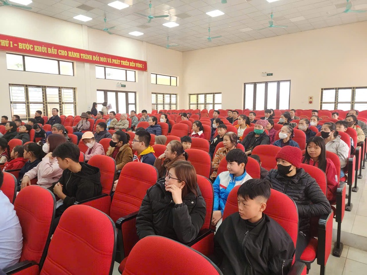 Xã Nội Bài trao 50 suất quà Tết ý nghĩa cho trẻ em có hoàn cảnh khó khăn nhân dịp xuân Bính Ngọ 2026- Ảnh 5.