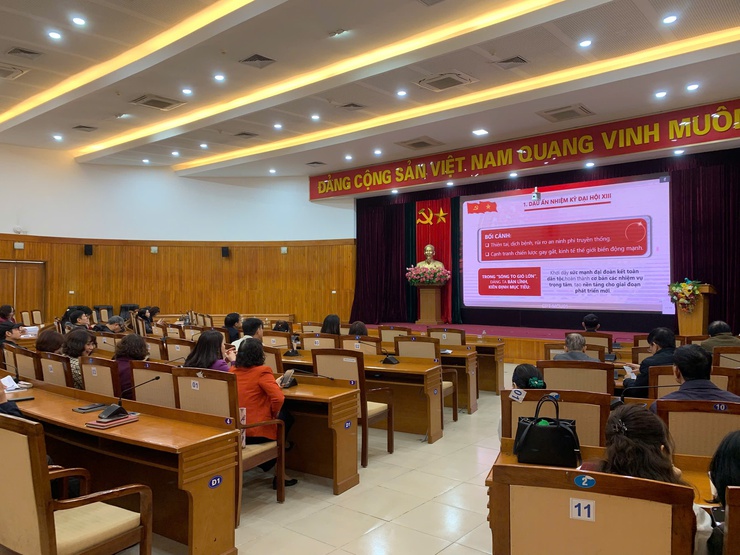 Tiếp sóng hội nghị thông báo nhanh kết quả Đại hội đại biểu toàn quốc lần thứ XIV của Đảng tại điểm cầu phường Việt Hưng- Ảnh 4.