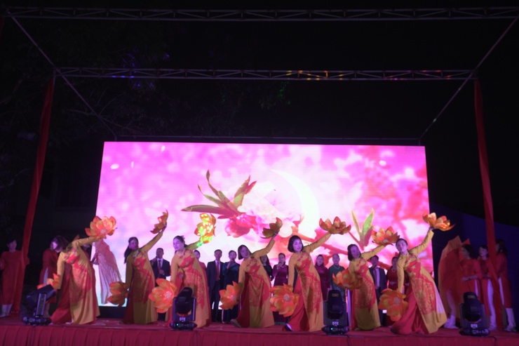 Hoạt động văn hóa, văn nghệ quần chúng - điểm tự bền vững của đời sống tinh thần ở cơ sở- Ảnh 9.