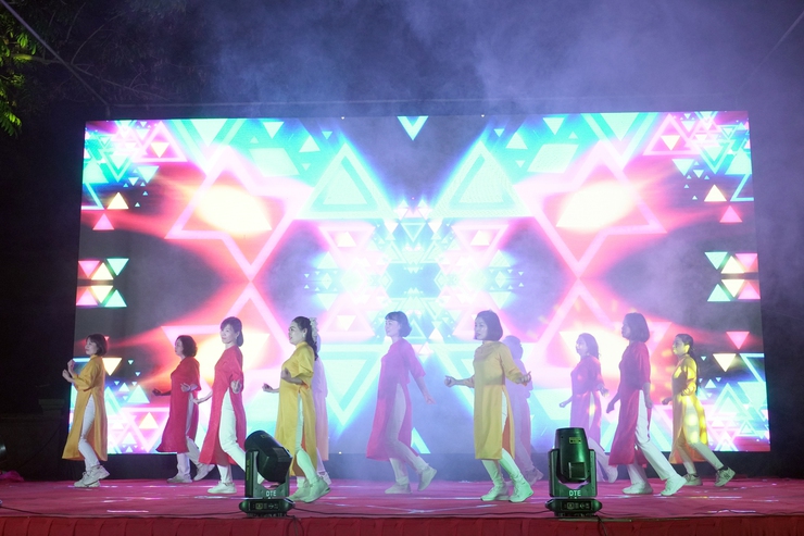 Hoạt động văn hóa, văn nghệ quần chúng - điểm tự bền vững của đời sống tinh thần ở cơ sở- Ảnh 11.