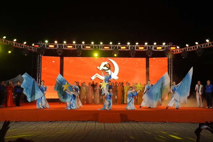 Hoạt động văn hóa, văn nghệ quần chúng - điểm tự bền vững của đời sống tinh thần ở cơ sở- Ảnh 1.