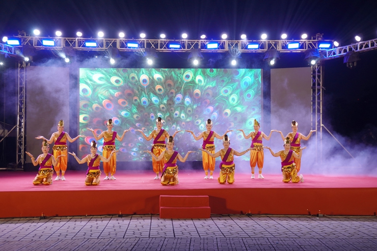 Hoạt động văn hóa, văn nghệ quần chúng - điểm tự bền vững của đời sống tinh thần ở cơ sở- Ảnh 5.