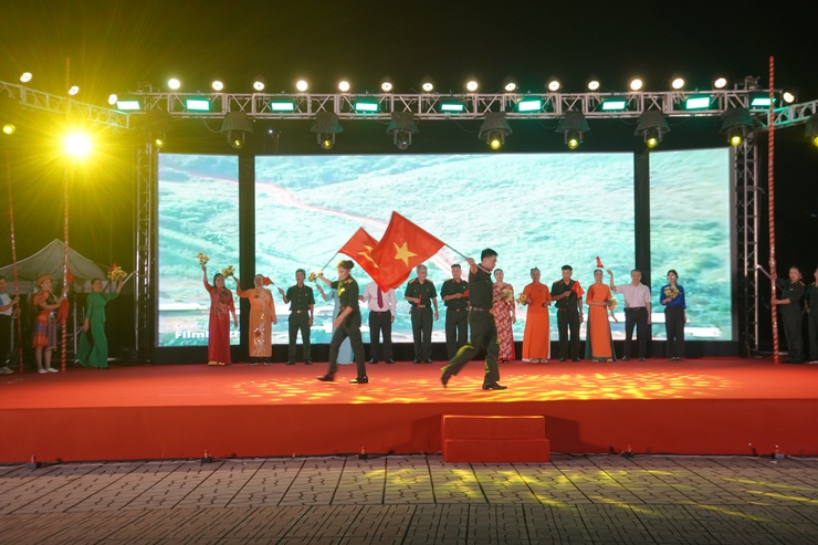 Hoạt động văn hóa, văn nghệ quần chúng - điểm tự bền vững của đời sống tinh thần ở cơ sở- Ảnh 6.