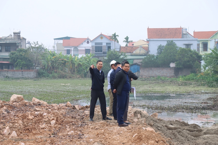 Đồng chí Bí thư Đảng uỷ xã Nguyễn Xuân Thanh kiểm tra tiến độ một số dự án trọng điểm trên địa bàn- Ảnh 7.
