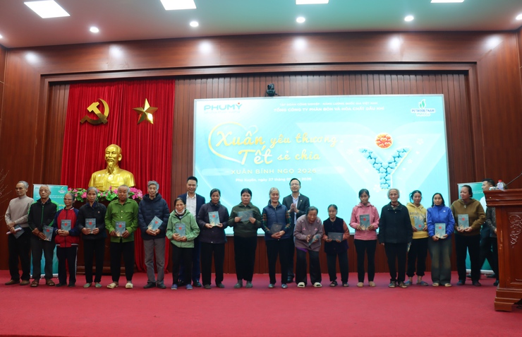 Chương trình “Xuân yêu thương – Tết sẻ chia” mang Tết ấm đến các hộ khó khăn- Ảnh 6.