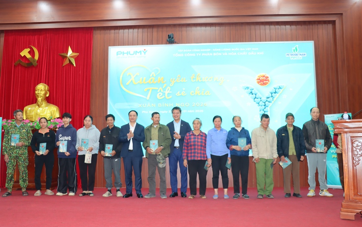 Chương trình “Xuân yêu thương – Tết sẻ chia” mang Tết ấm đến các hộ khó khăn- Ảnh 7.