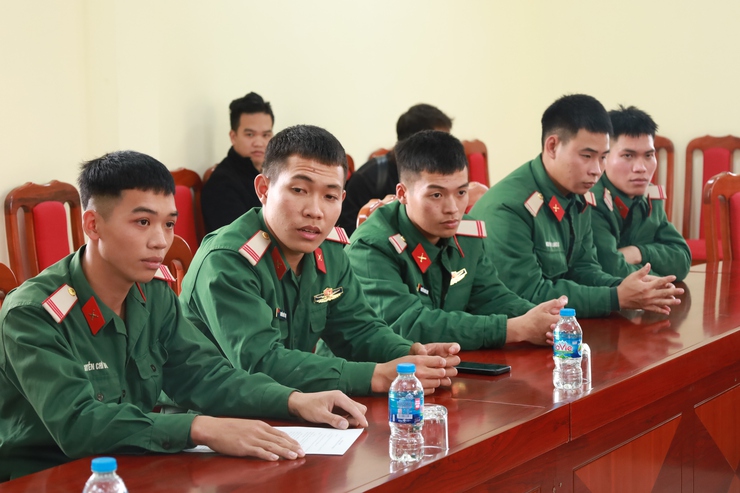 Ban Chỉ huy Quân sự xã Minh Châu tổ chức hội nghị đón tiếp quân nhân hoàn thành nghĩa vụ quân sự trở về địa phương năm 2026.- Ảnh 2.