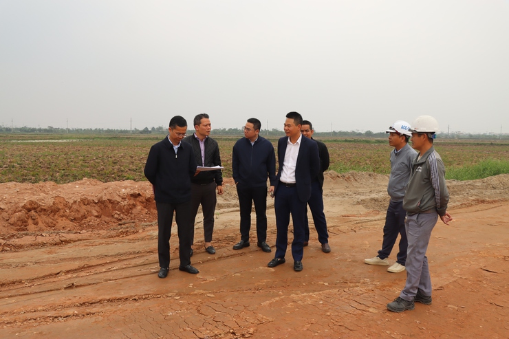 Đồng chí Bí thư Đảng uỷ xã Nguyễn Xuân Thanh kiểm tra tiến độ một số dự án trọng điểm trên địa bàn- Ảnh 2.