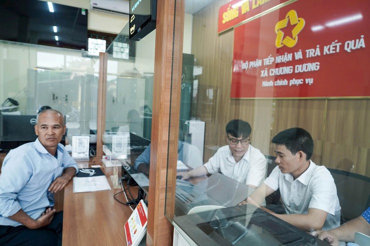 Tổ chức lại Trung tâm Phục vụ hành chính công thành phố Hà Nội- Ảnh 1.