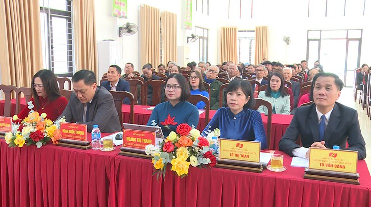 Đảng uỷ xã Phúc Lộc tổ chức Lễ trao tặng Huy hiệu Đảng đợt 3/2/2026; Gặp mặt kỷ niệm 96 năm ngày thành lập Đảng Cộng sản Việt Nam (3/2/1930-3/2/2026); Thông tin nhanh kết quả Đại hội Đại biểu toàn quốc lần thứ XIV của Đảng- Ảnh 2.