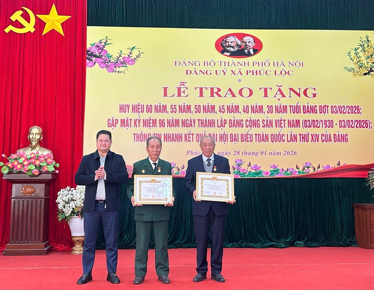 Đảng uỷ xã Phúc Lộc tổ chức Lễ trao tặng Huy hiệu Đảng đợt 3/2/2026; Gặp mặt kỷ niệm 96 năm ngày thành lập Đảng Cộng sản Việt Nam (3/2/1930-3/2/2026); Thông tin nhanh kết quả Đại hội Đại biểu toàn quốc lần thứ XIV của Đảng- Ảnh 8.
