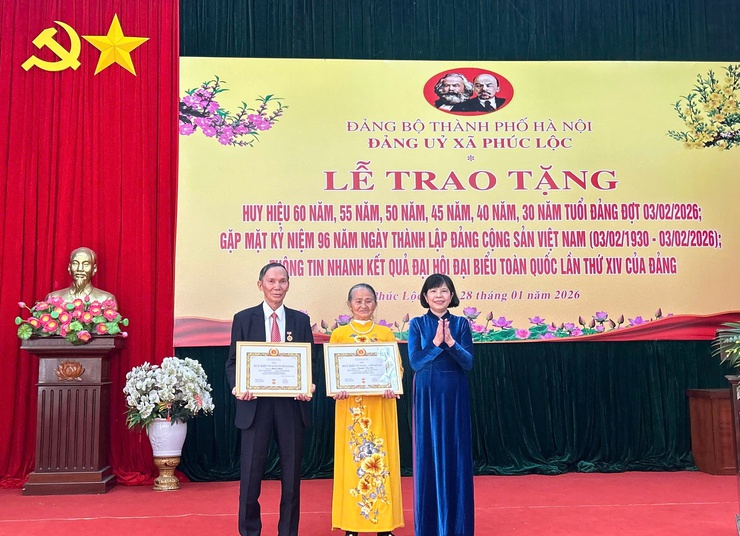 Đảng uỷ xã Phúc Lộc tổ chức Lễ trao tặng Huy hiệu Đảng đợt 3/2/2026; Gặp mặt kỷ niệm 96 năm ngày thành lập Đảng Cộng sản Việt Nam (3/2/1930-3/2/2026); Thông tin nhanh kết quả Đại hội Đại biểu toàn quốc lần thứ XIV của Đảng- Ảnh 7.