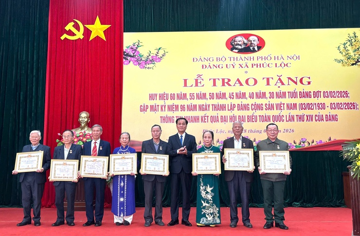 Đảng uỷ xã Phúc Lộc tổ chức Lễ trao tặng Huy hiệu Đảng đợt 3/2/2026; Gặp mặt kỷ niệm 96 năm ngày thành lập Đảng Cộng sản Việt Nam (3/2/1930-3/2/2026); Thông tin nhanh kết quả Đại hội Đại biểu toàn quốc lần thứ XIV của Đảng- Ảnh 6.
