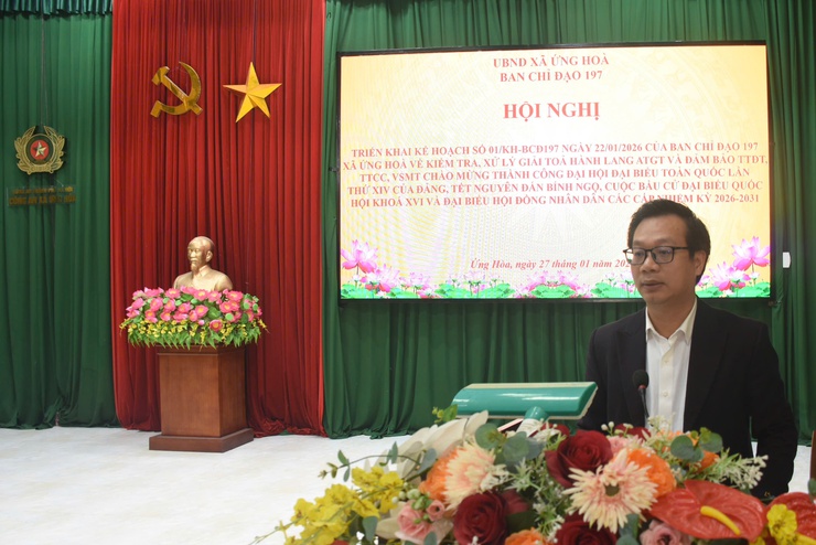 XÃ ỨNG HÒA TRIỂN KHAI KẾ HOẠCH RA QUÂN GIẢI TỎA HÀNH LANG ATGT, ĐẢM BẢO TTĐT, TTCC, VSMT PHỤC VỤ CÁC SỰ KIỆN CHÍNH TRỊ TRỌNG ĐẠI- Ảnh 1.