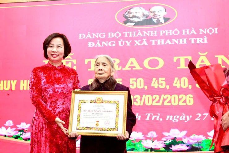 Huy hiệu Đảng – Niềm tự hào của các đảng viên lão thành xã Thanh Trì- Ảnh 1.