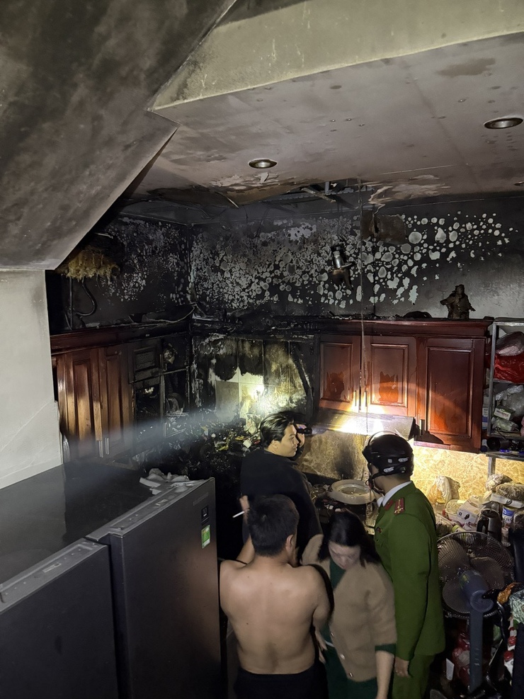 Ngọc Hà: Kịp thời khống chế vụ cháy tại nhà dân trên phố Hoàng Hoa Thám- Ảnh 1.