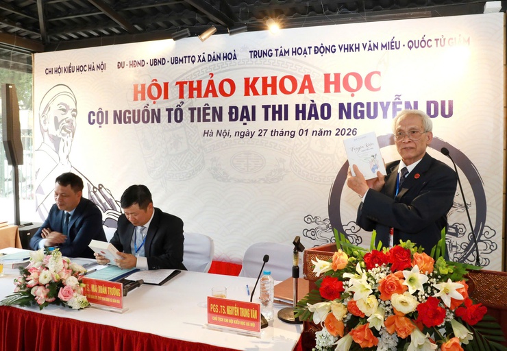 HỘI THẢO KHOA HỌC "CỘI NGUỒN TỔ TIÊN ĐẠI THI HÀO NGUYỄN DU – DANH NHÂN VĂN HÓA THẾ GIỚI". 
Từ Canh Hoạch cội nguồn tổ tiên đến Công viên văn hóa du lịch Nguyễn Du- Ảnh 10.