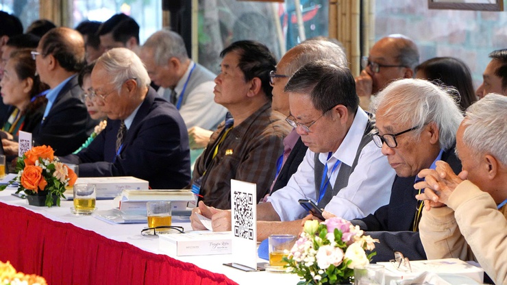 HỘI THẢO KHOA HỌC "CỘI NGUỒN TỔ TIÊN ĐẠI THI HÀO NGUYỄN DU – DANH NHÂN VĂN HÓA THẾ GIỚI". 
Từ Canh Hoạch cội nguồn tổ tiên đến Công viên văn hóa du lịch Nguyễn Du- Ảnh 7.